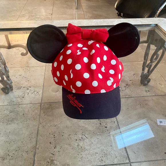 Disney  Minnie Mouse ear hat - Picture 1 of 4
